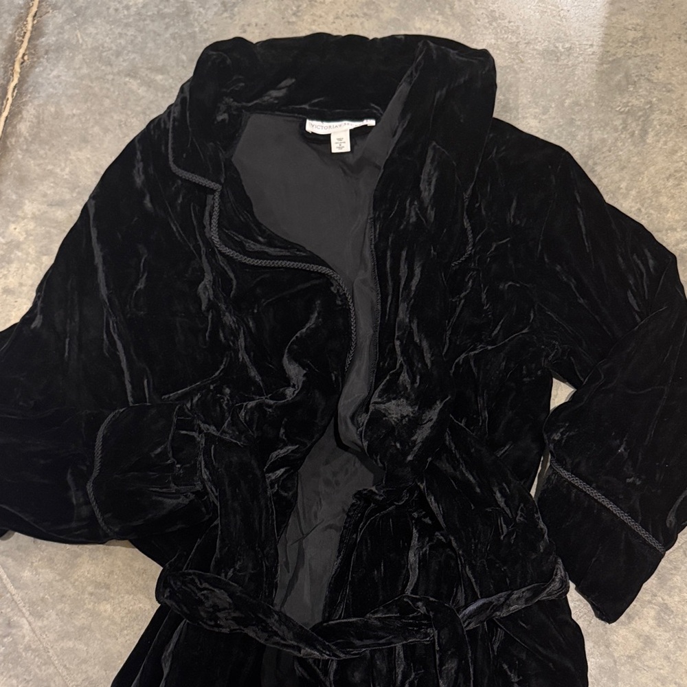 Victoria’s Secret Luxurious Black Velvet Robe